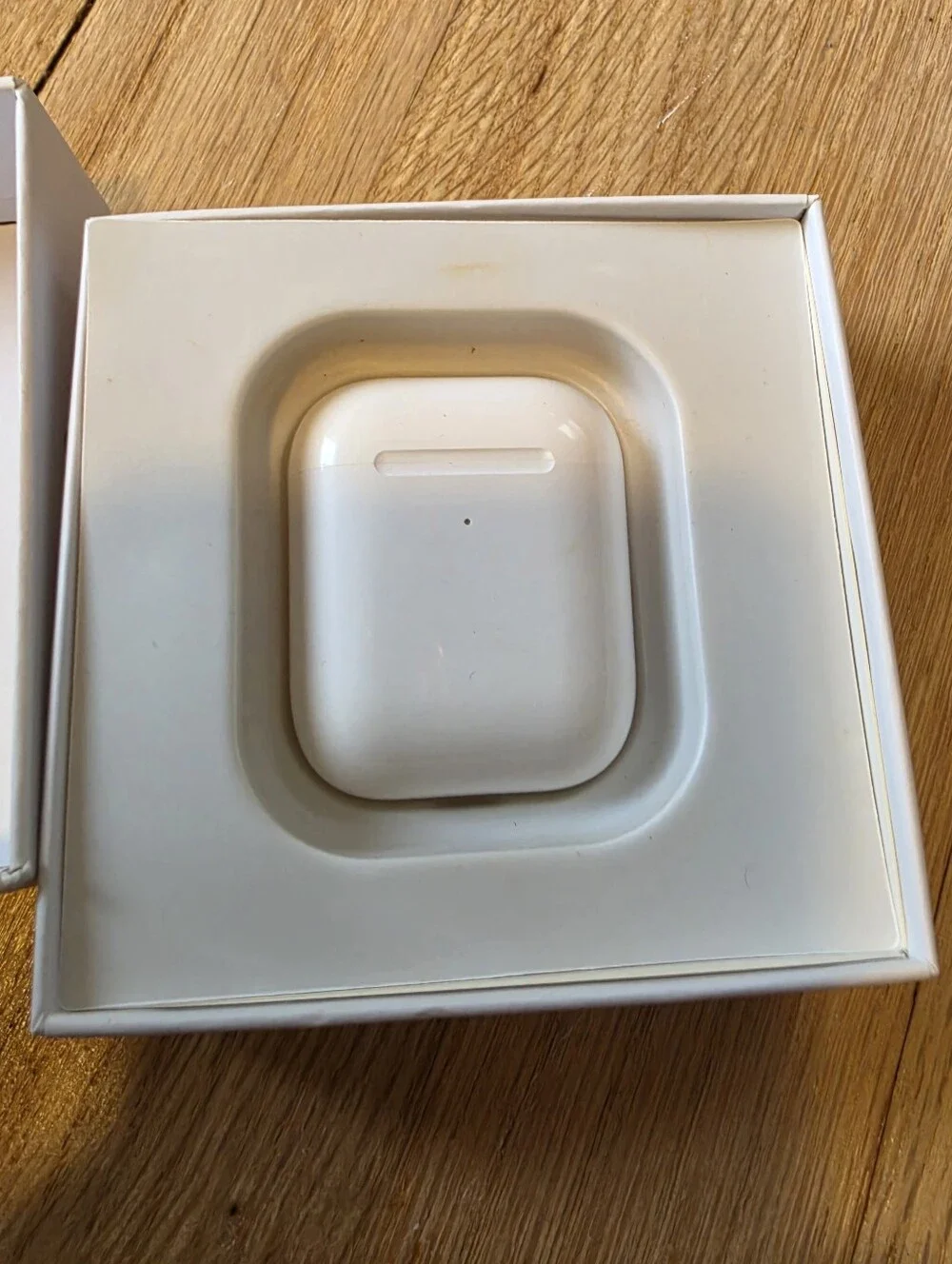 Apple AirPods (White) - Wireless Earbuds